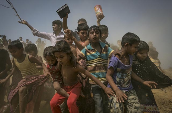 Rohingya refugees run to the crew of the Nautical Aliya as they provide relief supplies at the Balu Khali Rohingya refugee camp on February 15, 2017 in Chittagong, Bangladesh. (Allison Joyce/Getty Images)