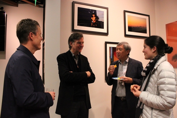 Rob Cox, member of the ASNC Advisory Board, chats with other guests after the event. (Asia Society)