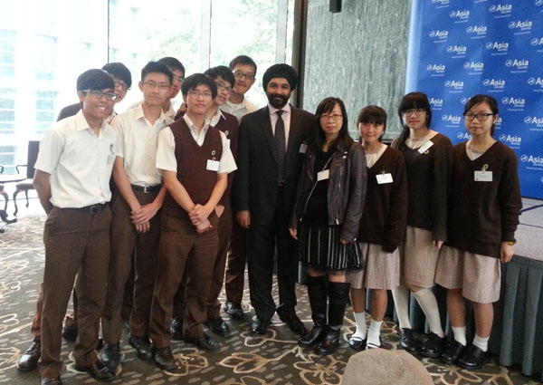 Harpal Kumar, Chief Executive Officer of Cancer Research UK, with a group of students from Sha Tin Government Secondary School at Asia Society Hong Kong Center on November 13, 2013