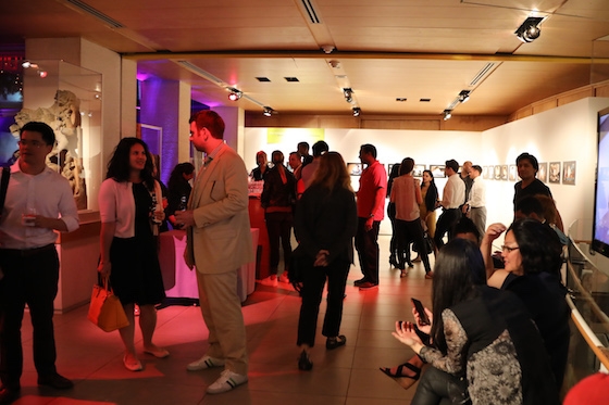 Guests enjoy drinks and mingle at the First Friday Leo Bar at Asia Society New York on September 8, 2017. (Ellen Wallop/Asia Society)
