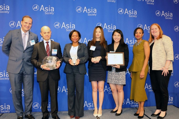 On behalf of KPMG, Manolet Dayrit (L2) accepts the 2017 Overall Best Employer for Asian Pacific Americans award from Asia Society's David Reid (L) at the 9th annual Diversity Leadership Forum. (Ellen Wallop/Asia Society)