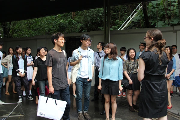 Asia Society Hong Kong Center welcomed a group of interested students to participate in the Heritage Revealed publication project on July 19, 2014. 