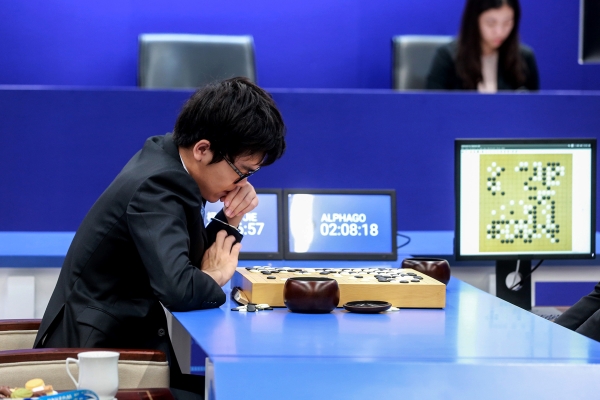 Ke Jie plays Go against an artificial intelligence program.