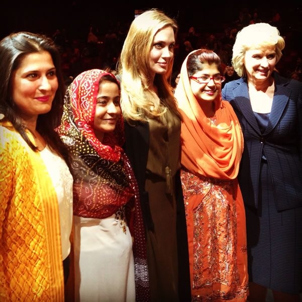 Sharmeen Obaid-Chinoy, Humaira Bachal, Anjelina Jolie, Khalida Brohi, Tina Brown
Photo credits: Dream Foundation Trust
