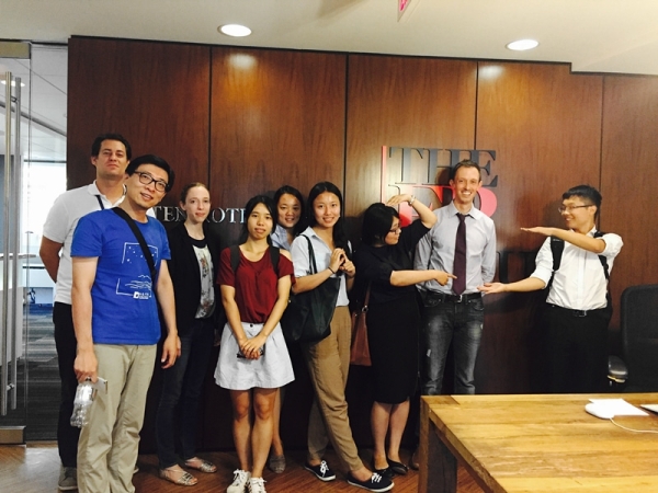 The Young Scholars visit the Washington, D.C. offices of Foreign Policy magazine and meet with Tea Leaf Nation Founder and FP Senior Editor David Wertime (second from the right) for a discussion about Chinese social media. (Zhangbolong Liu & Zhu Xi/Washington, D.C.)