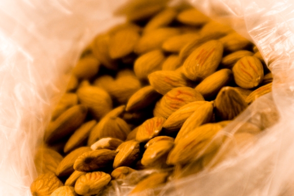 Almonds (Photo by Saquan Stimpson/flickr)