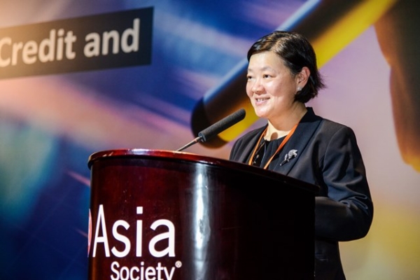 Ms. Alice Mong, Executive Director of Asia Society Hong Kong Center, gave welcoming remarks at the beginning of the evening discussion.
