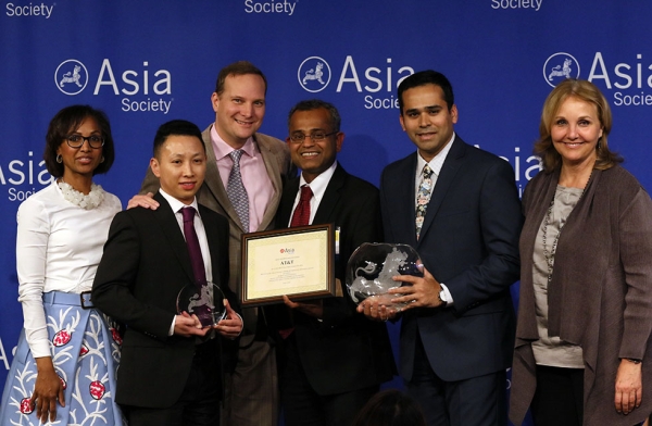 AT&T is honored at Asia Society's Best Asian Pacific American Employer Awards Ceremony. (Ellen Wallop/Asia Society)