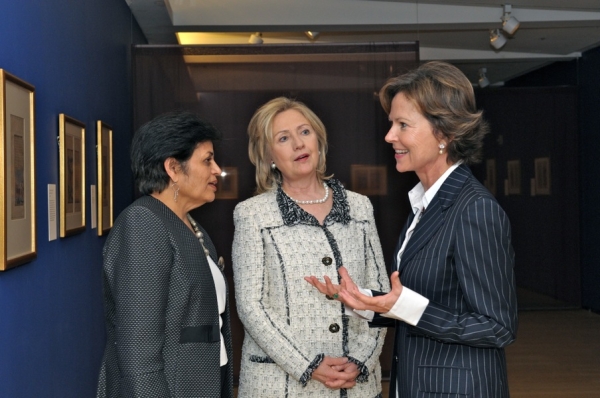 L to R: Vishakha Desai, Secretary Clinton and Kati Marton. (Elsa Ruiz/Asia Society)