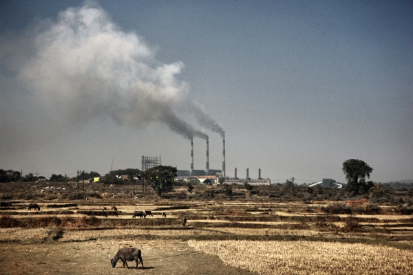 The Bokaro power plant burns coal extracted from Dhanbad and Jharia. (Erik Messori)
