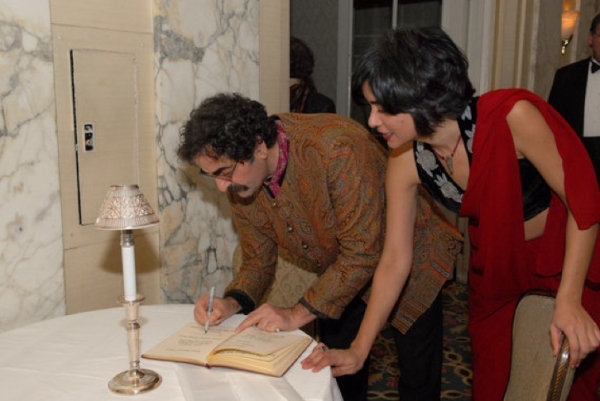 Lifetime Cultural Heritage Award-winner Shahram Nazeri with Nermeen Shaikh of the Asia Society. (Asia Society/Elsa Ruiz)