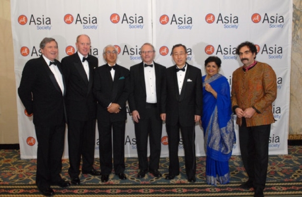 L to R: Ambassador Richard C. Holbrooke, Neville Isdell, Yoshio Taniguchi, Christopher R. Hill, Ban Ki-moon, Asia Society President Vishakha Desai, and Shahram Nazeri. (Asia Society/Elsa Ruiz)