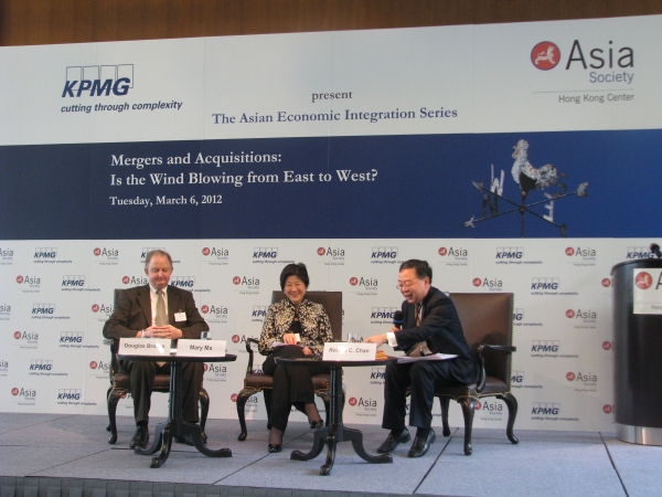 Douglas Brooks, Mary Ma and Ronnie Chan in Hong Kong on March 6, 2012. (Asia Society Hong Kong Centre)