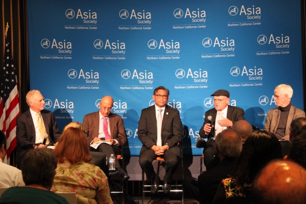 Second from the right, Donald K. Emmerson is the Director of the Southeast Asia Program at Shorenstein Asia-Pacific Research Center, Stanford University. (Yiwen Zhang/Asia Society)