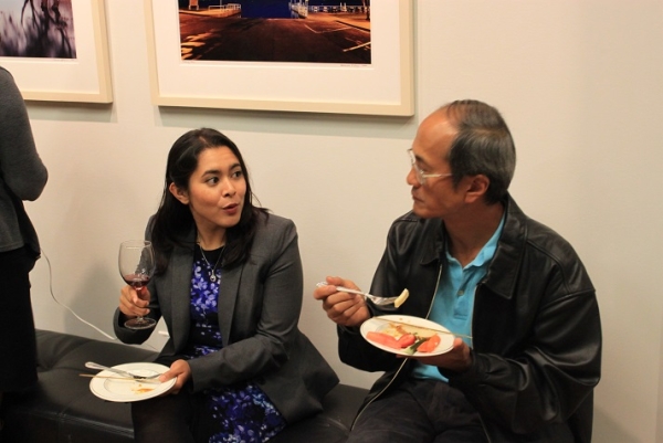 Guests enjoy conversation, hors d'oeuvres and wine. (Asia Society)