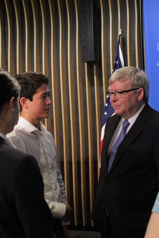 Kevin Rudd speaks with attendees following the event (Asia Society)