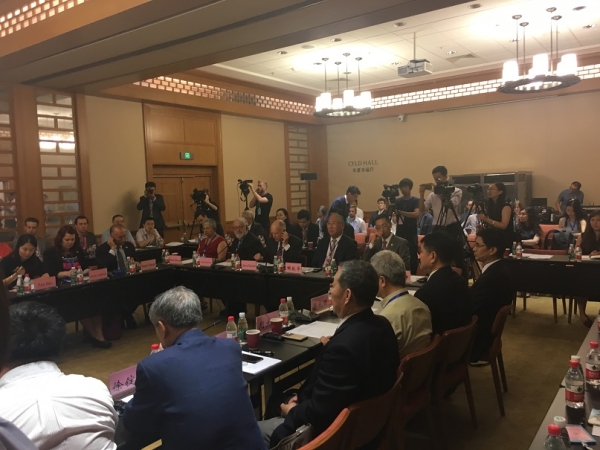 Participants at the China-California High Level Dialogue on Clean Energy and Low Carbon Development at Tsinghua University on June 8 (Asia Society)