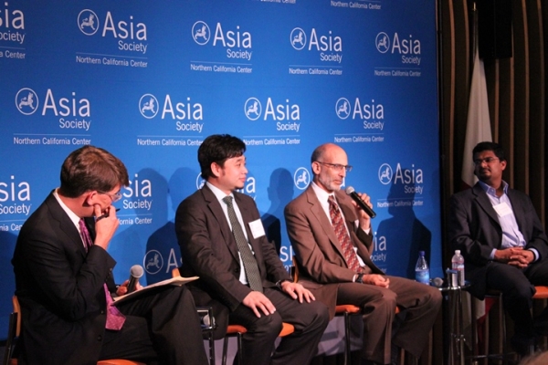 Ken Alex (center), Director of the California Governor’s Office of Planning and Research, addresses the audience. (Asia Society)