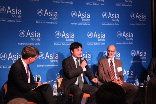 Tonny Xie (center) Executive Director, Clean Air Alliance of China, cracks a joke during his remarks. (Asia Society) 