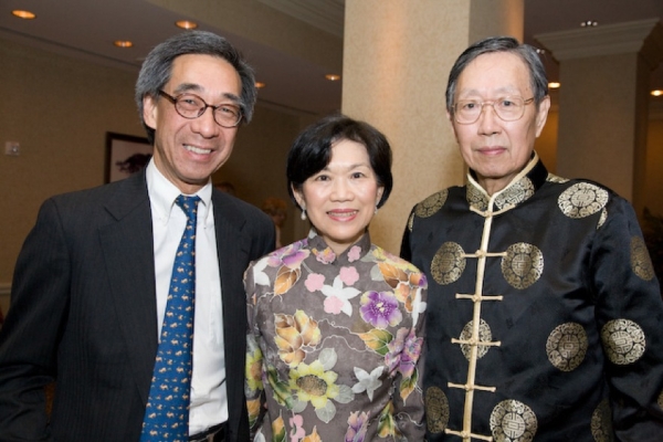 L to R: Chien Chung Pei, Singapore Ambassador Heng Chee Chan, and General John Fugh (retired). (Les Talusan/Asia Society Washington Center)