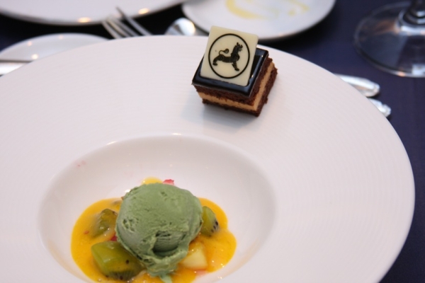 Asia Society&apos;s distinctive leogryph logo found its way into the evening&apos;s final course. Guests left the Lotte Hotel with high expectations for what Asia Society Korea Center will achieve in its third year. (Asia Society Korea Center)