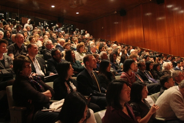 A full auditorium awaits for Secretary Clinton. (Bill Swersey/Asia Society)
