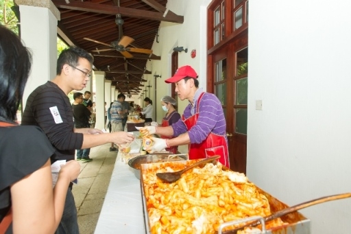 Families enjoyed traditional Korea cuisine and street food at Korea Family Day.