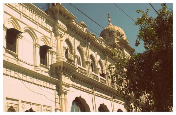 Ghulam Rasool Building, Mall Road, Lahore. (Sonya Rehman)
