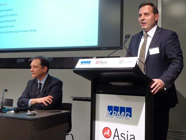 Moderator Doug Ferguson, KPMG, with report author Dan Rosen at Sydney launch.