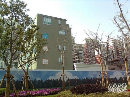4. "Face-saving" Building in Shanghai (dianping.com)