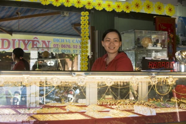 A Vietnamese woman sells her jewelry in Cao Lahn, Vietnam on February 22, 2010. (Nancy A Scherl)