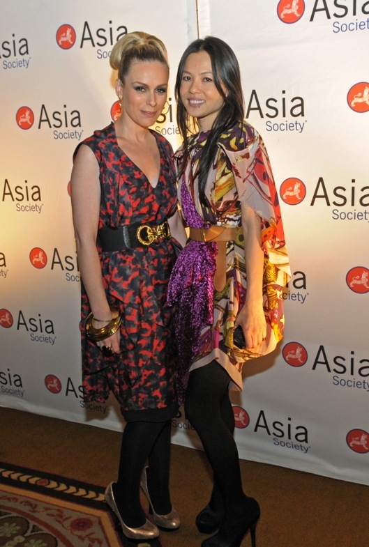 Awards Dinner décor designer Thuy Diep (R) arrives with another guest at Asia Society&apos;s Awards Dinner at the Walforf=Astoria in New York. (Elsa Ruiz/Asia Society)
