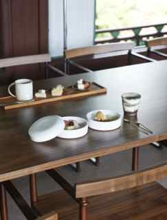 Tea table setting inspired by Korean heritage, Changdeokgung Palace.The department of Korean Cuisine of Onjeum made proposals on serving refreshments in the meeting room.