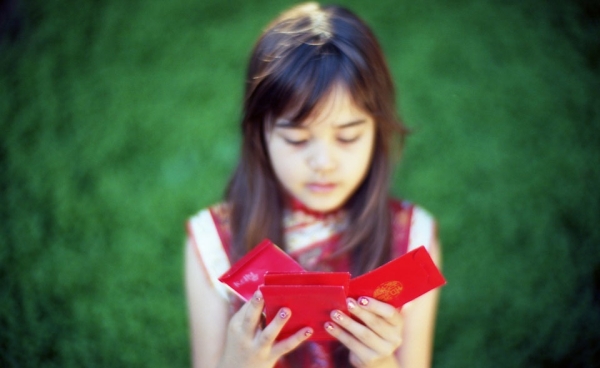 Red envelopes. (Chris Tyler/beambang on Flickr)