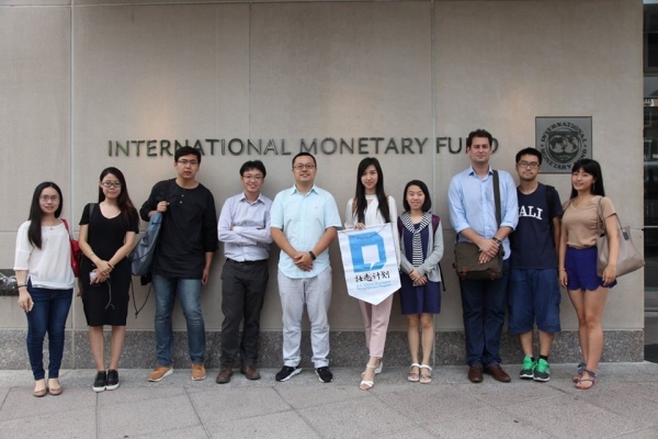 The Young Scholars visit the IMF in Washington, D.C., for a discussion on global human migration. (Jenny Xu)