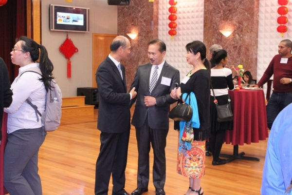 Attendees speak with Consul General Luo Linquan. (Asia Society)