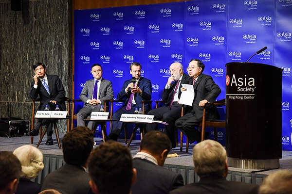 (L to R): Fred Hu Zuliu, Eric X. Li, Arkady Dvorkovich, Viktor Vekselberg and Ronnie C. Chan discussed Russia-Asia economic relations.