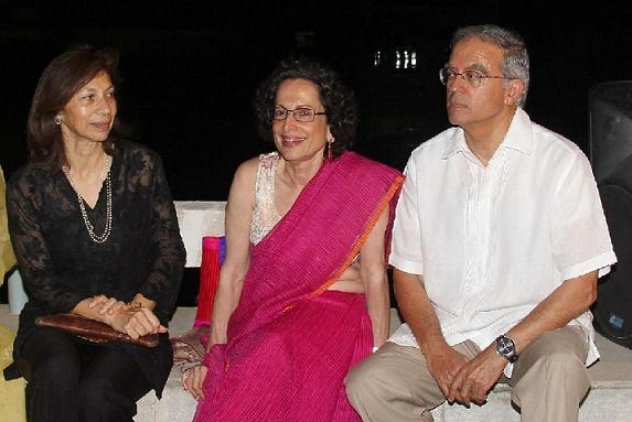 L to R: Smita Crishna, Bachi Karkaria and Vijay Crishna. (Asia Society India Centre)