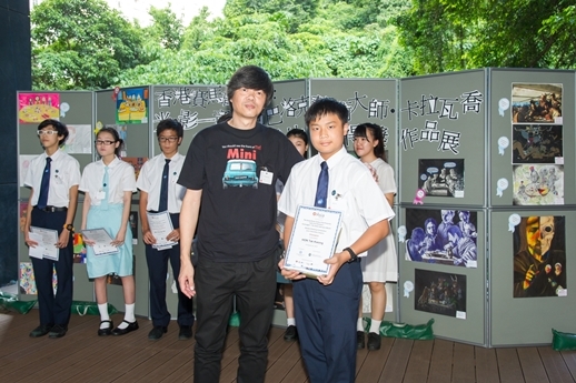 Artist So Hing-keung with the champion in junior secondary category on August 24, 2014 (Asia Society Hong Kong Center)
