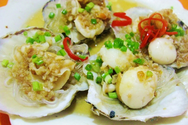 Steamed Scallops (Photo by -WQ-/flickr)