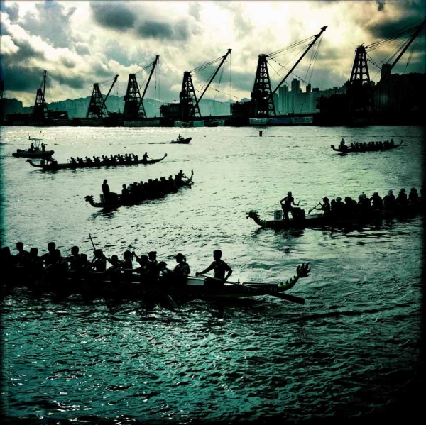 A dragon boat race in Victoria Harbor. (Palani Mohan) 