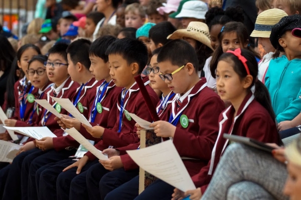 Wuning Road students are welcomed to XinXing. (Danny Frost)
