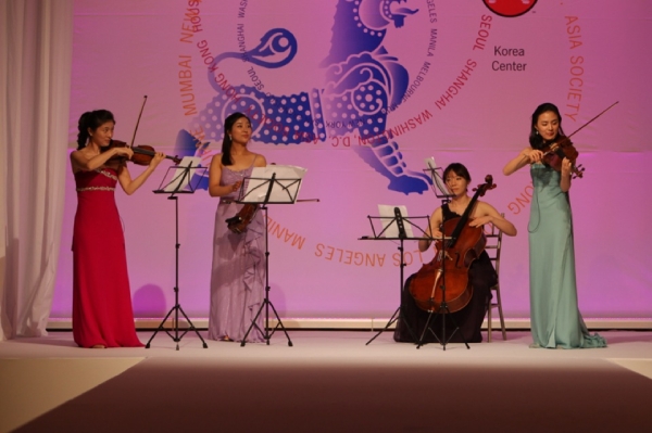 A local string quartet performed the traditional Korean folk song &quot;Arirang&quot; during the dinner. (Asia Society Korea Center)