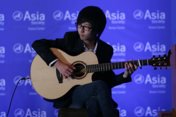 13-year-old guitar-playing prodigy and YouTube sensation Jung Sungha helped kick off the proceedings with an acoustic performance. (Asia Society Korea Center)