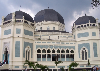 The Great Mosque of Medan, Indonesia (Mimihitam/Wikimedia Commons)