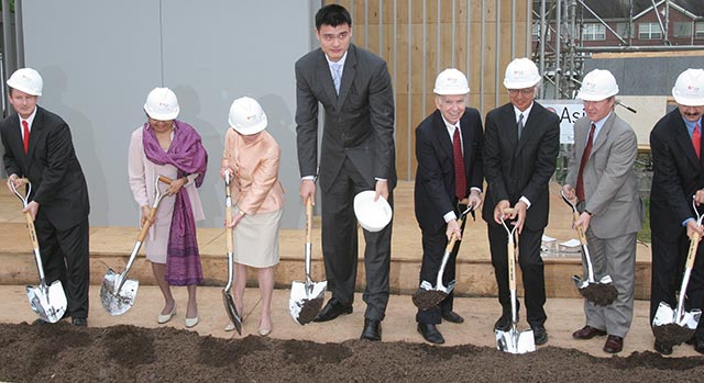 Draft Flashback: Rockets select Yao Ming with the 1st pick in 2002 