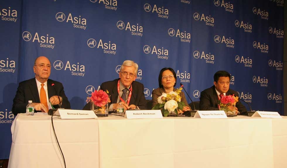 L to R: Bernard Oxman, Robert Beckman, Nguyen Thi Thanh Ha, and Angelo Azura Jimenez at a panel on international law on March 14, 2013. (Feng Feng/Asia Society)