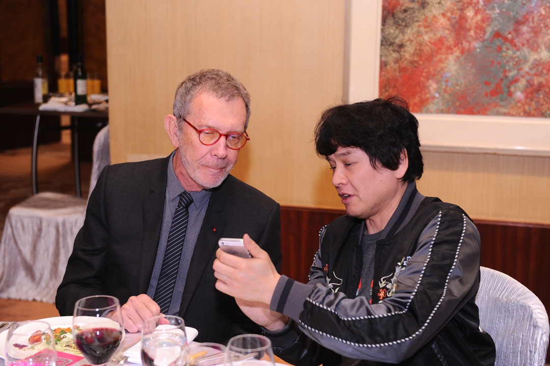 (Left to right) Arne Glimcher of Pace Gallery and artist Yoshitomo Nara at the 2015 gala.