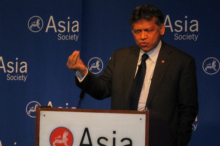 Surin Pitsuwan outlines ASEAN's new relationship with the US on Feb. 19, 2010. (Elsa Ruiz/Asia Society)