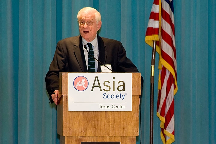 Houston, Mar. 3, 2010: Nicholas Platt, former U.S. ambassador to Pakistan, called on the US to "stay the course" in its efforts to foster stable government in that country. (Jeff Fantich Photography)   